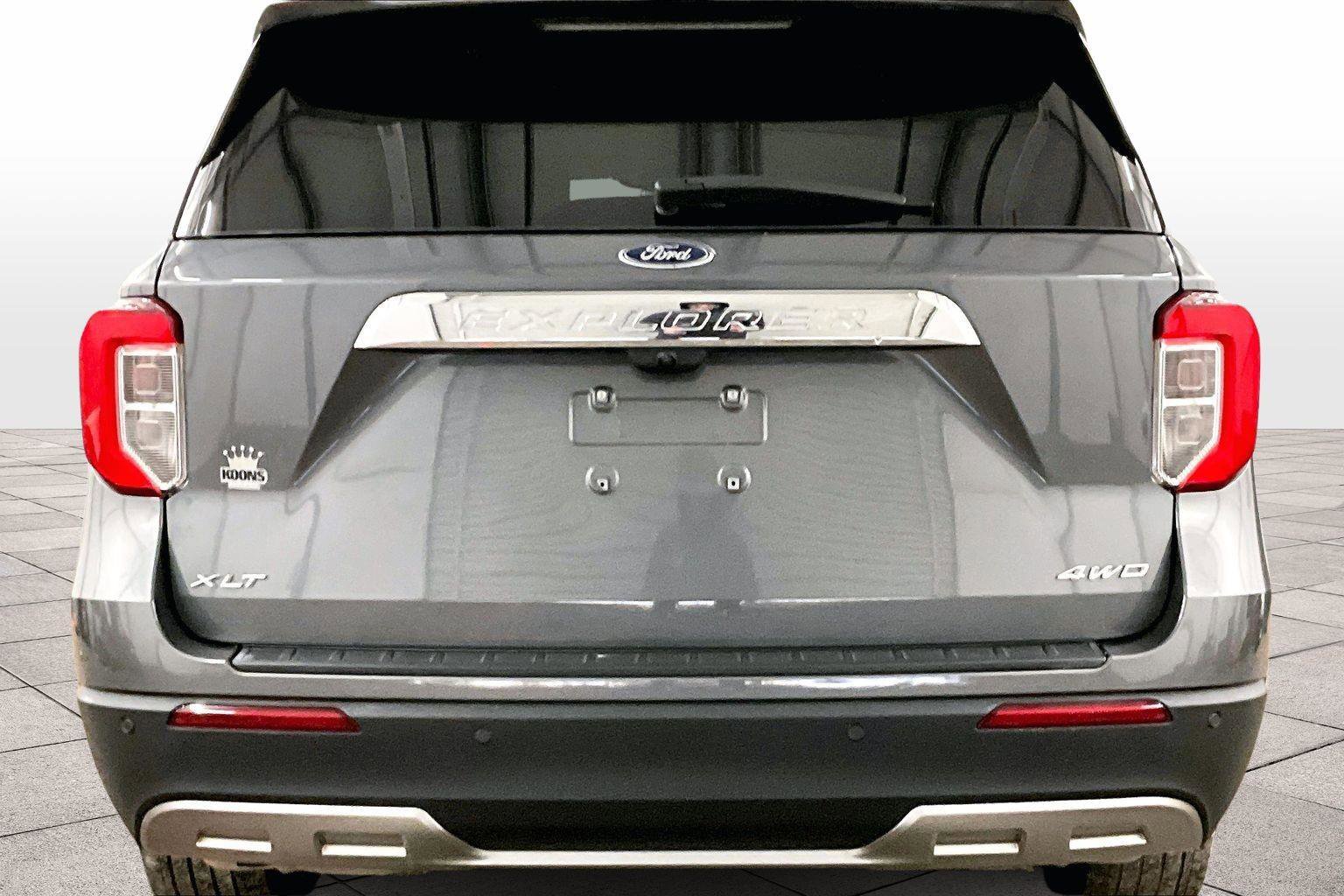 Used 2022 Ford Explorer XLT w/ Equipment Group 202A image 4