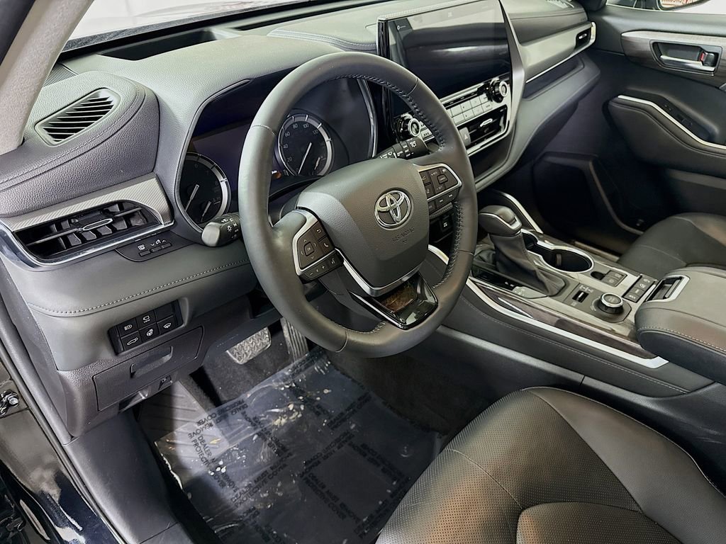 Certified 2021 Toyota Highlander Platinum image 20