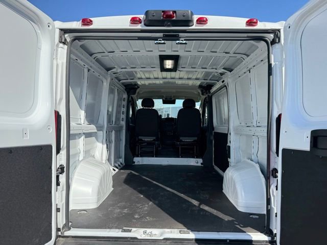 Used 2025 RAM ProMaster 2500 w/ Convenience Group image 19