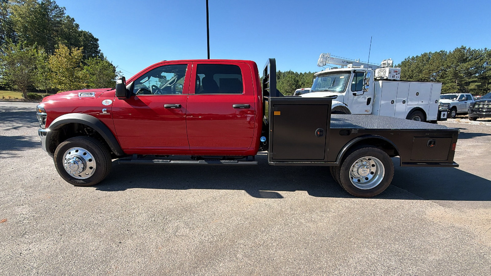 New 2026 RAM 5500 Tradesman w/ Chrome Appearance Group AWD/4WD image 11