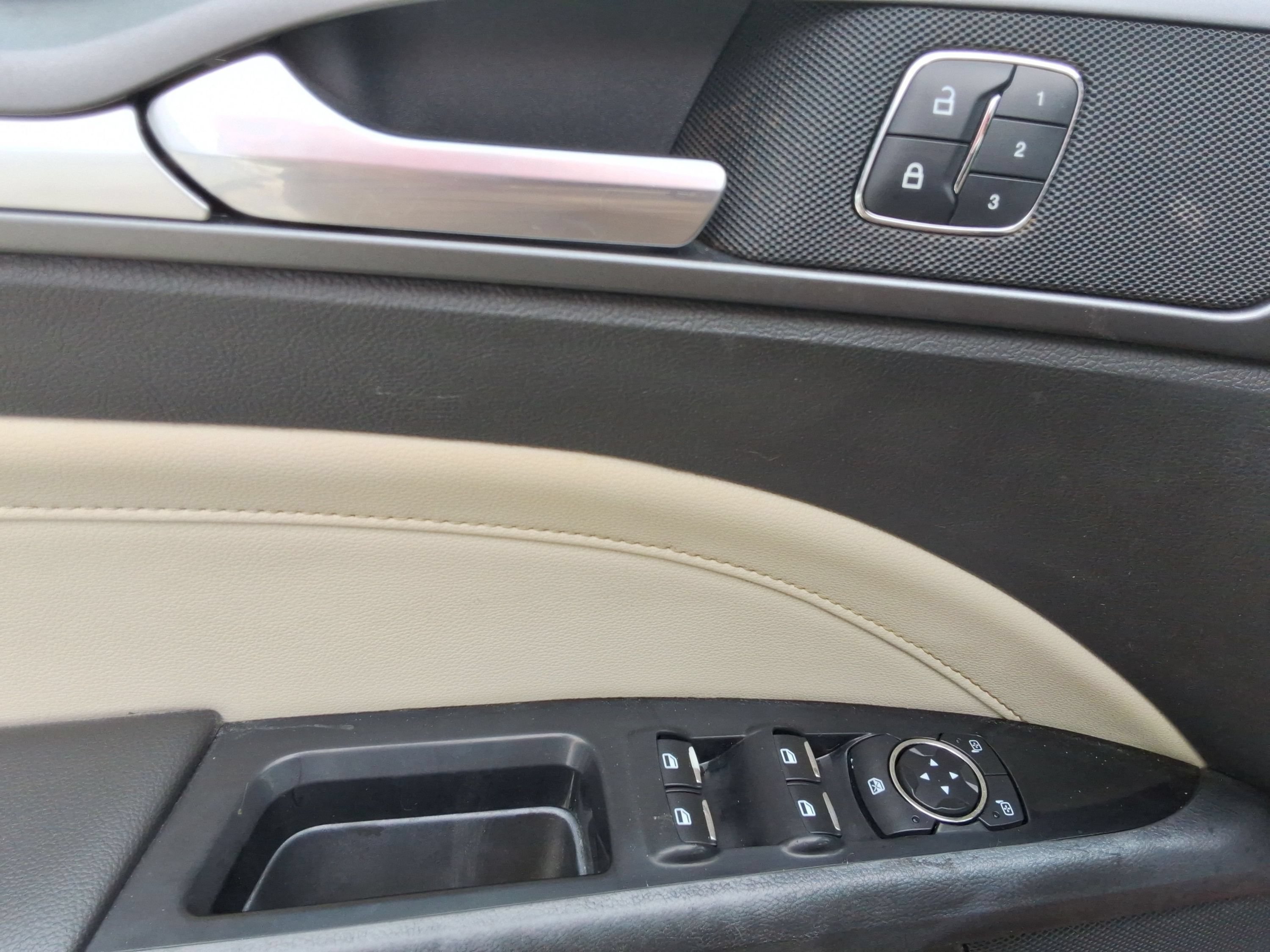 Used 2014 Ford Fusion Titanium FWD image 21