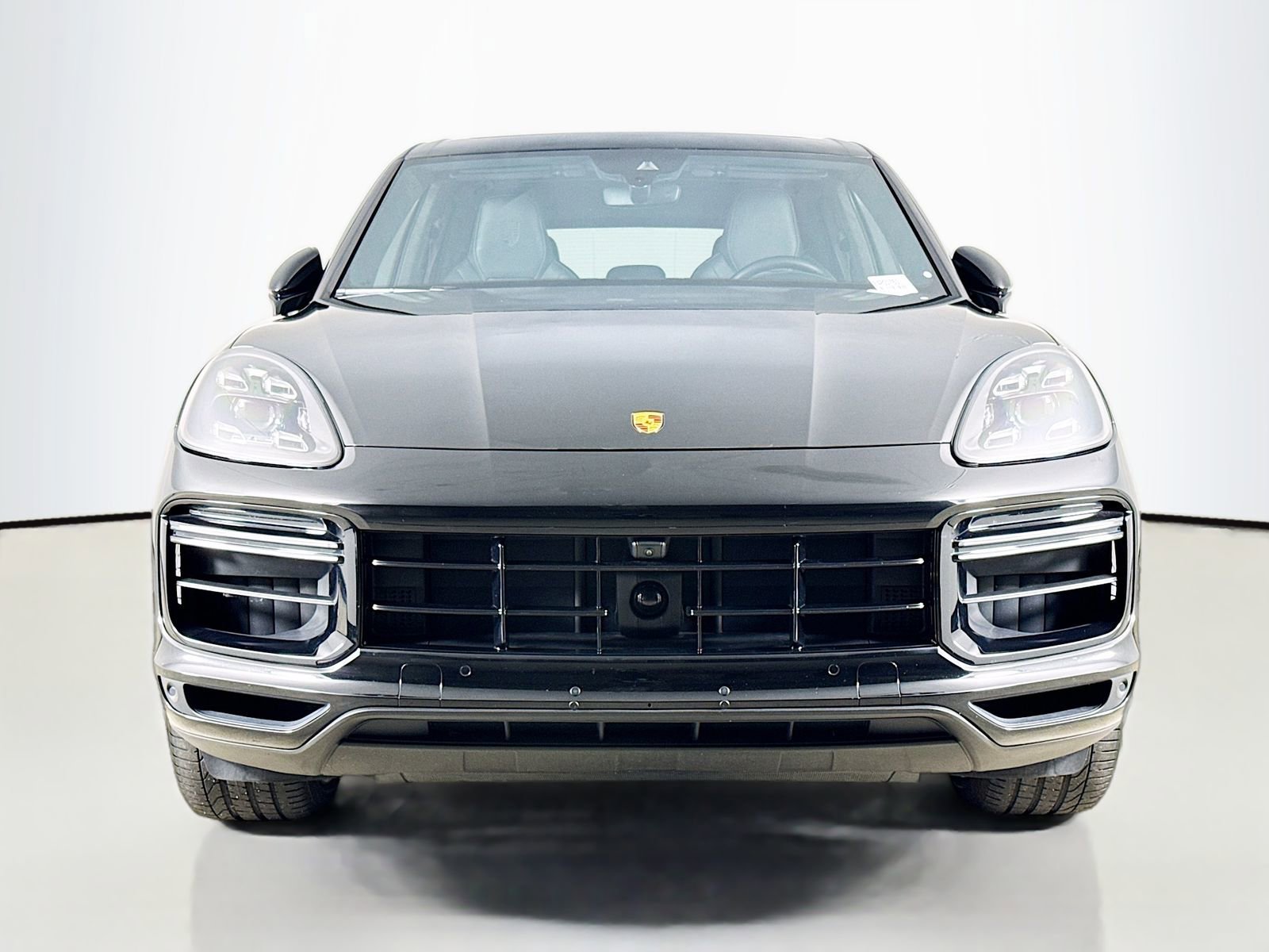 Used 2023 Porsche Cayenne Turbo image 2
