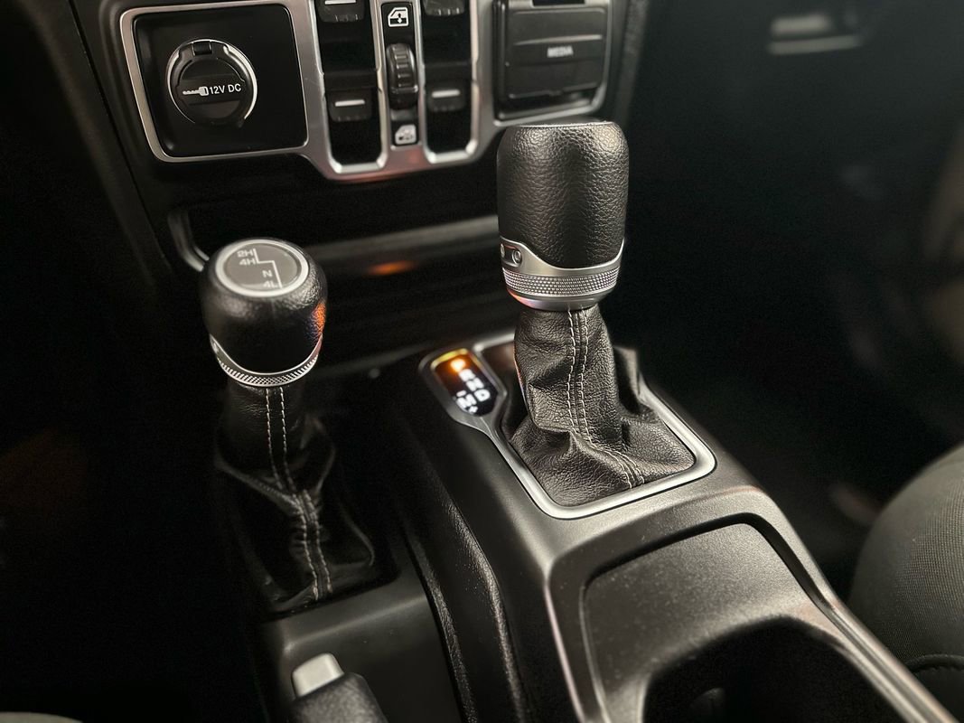 Used 2020 Jeep Gladiator Overland w/ LED Lighting Group image 32