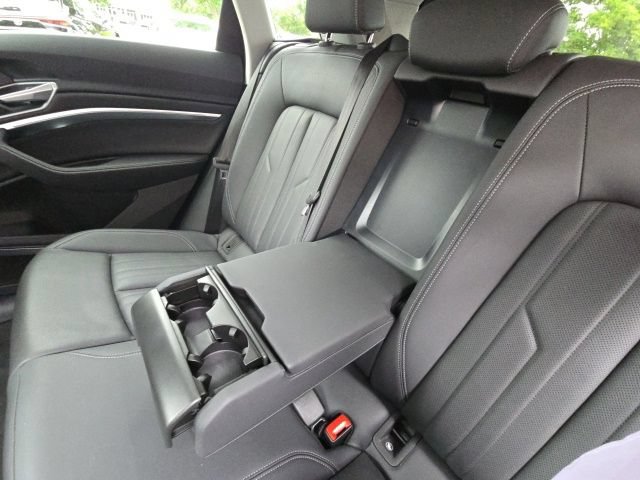 Used 2023 Audi e-tron Premium Plus w/ Premium Plus Package AWD/4WD image 40