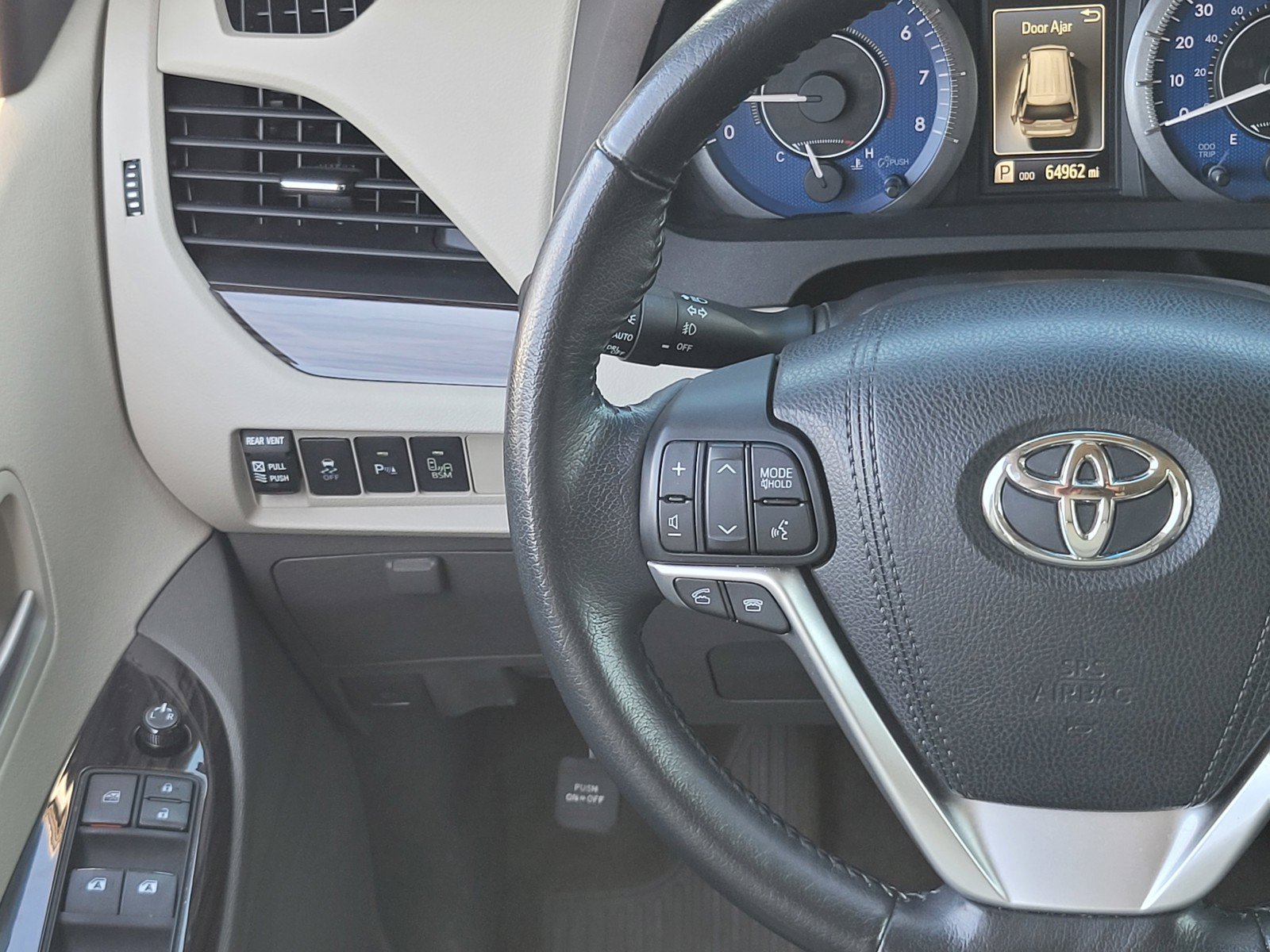 Used 2015 Toyota Sienna XLE w/ XLE Navigation Package FWD image 13