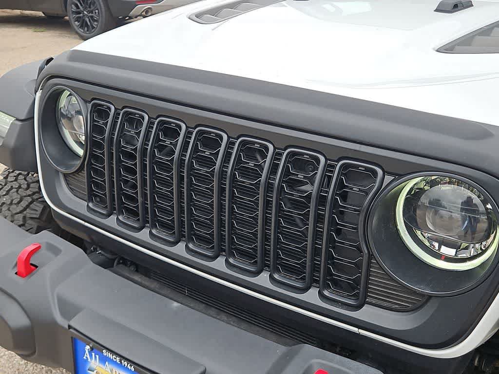 Used 2024 Jeep Gladiator Rubicon AWD/4WD image 13