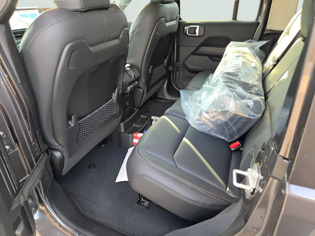 New 2026 Jeep Wrangler Unlimited Sahara AWD/4WD image 22