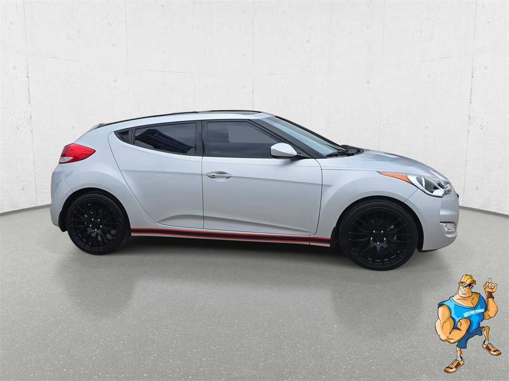 Used 2017 Hyundai Veloster Value Edition image 4