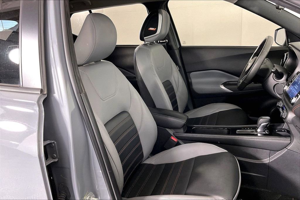 Used 2023 Nissan Kicks SR w/ SR Premium Package FWD image 9