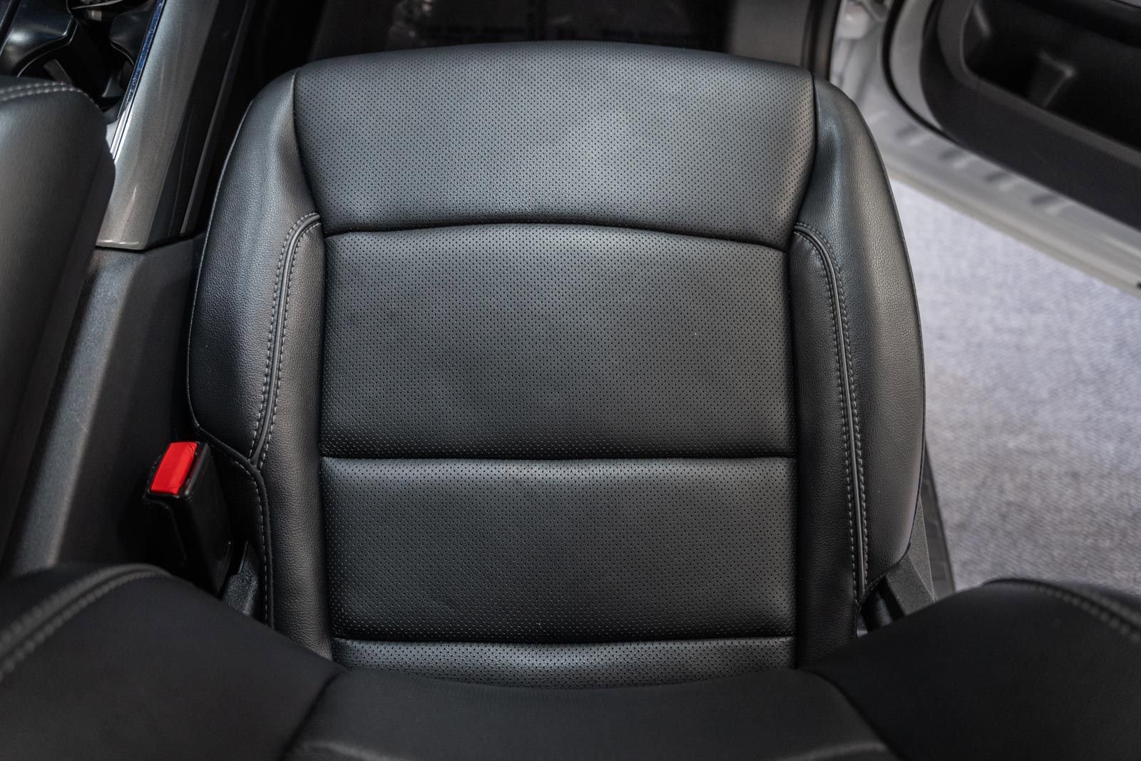 Certified 2023 Ford F150 Lariat w/ Equipment Group 502A High image 38