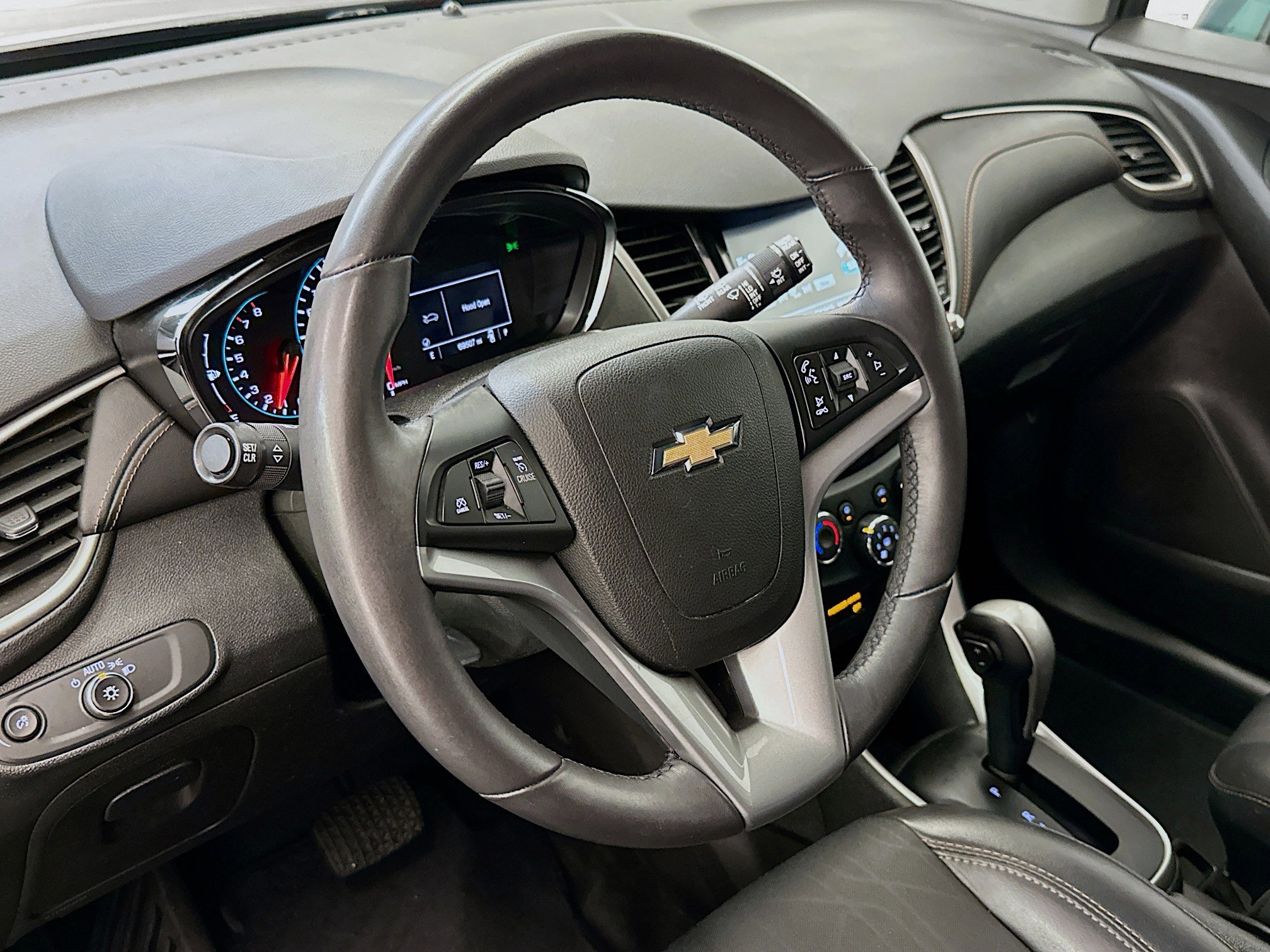 Used 2017 Chevrolet Trax LT w/ LT Convenience Package AWD/4WD image 18