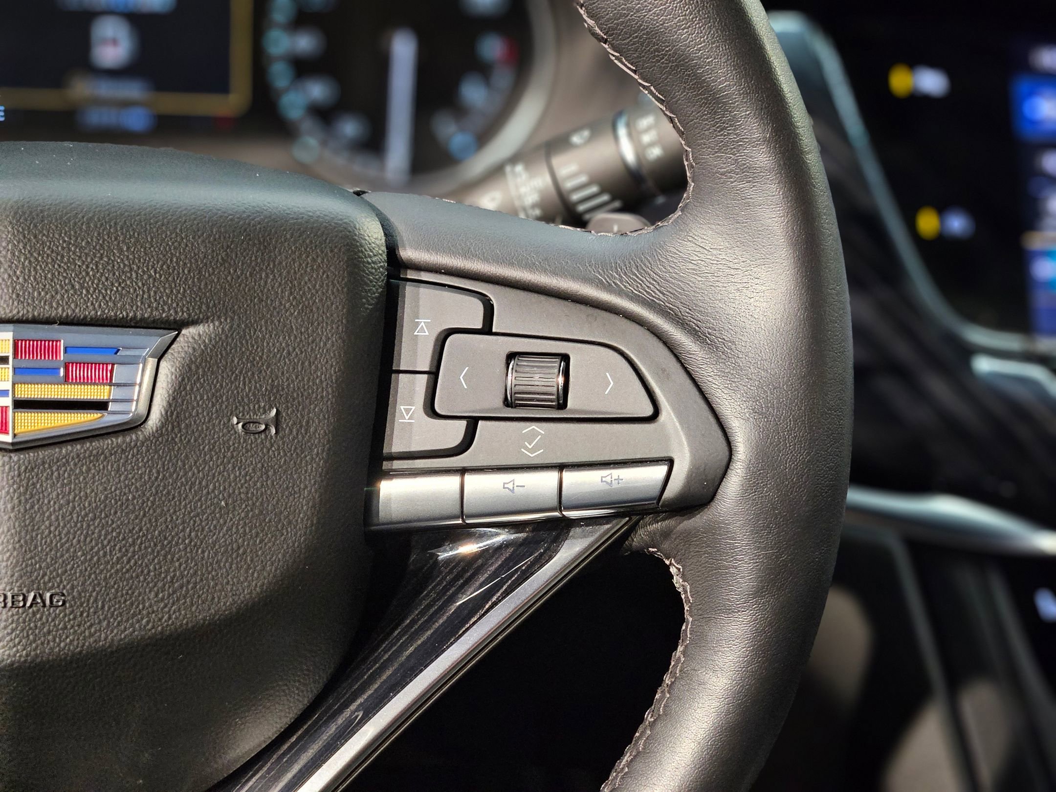 Used 2025 Cadillac XT6 Premium Luxury image 30