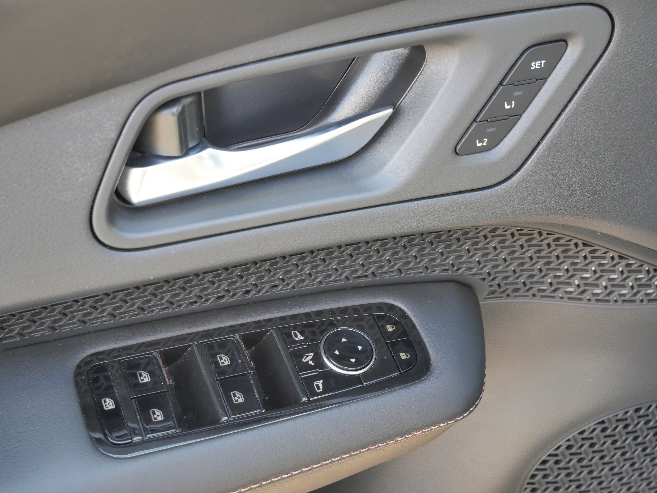 Used 2023 Nissan Ariya AWD image 19