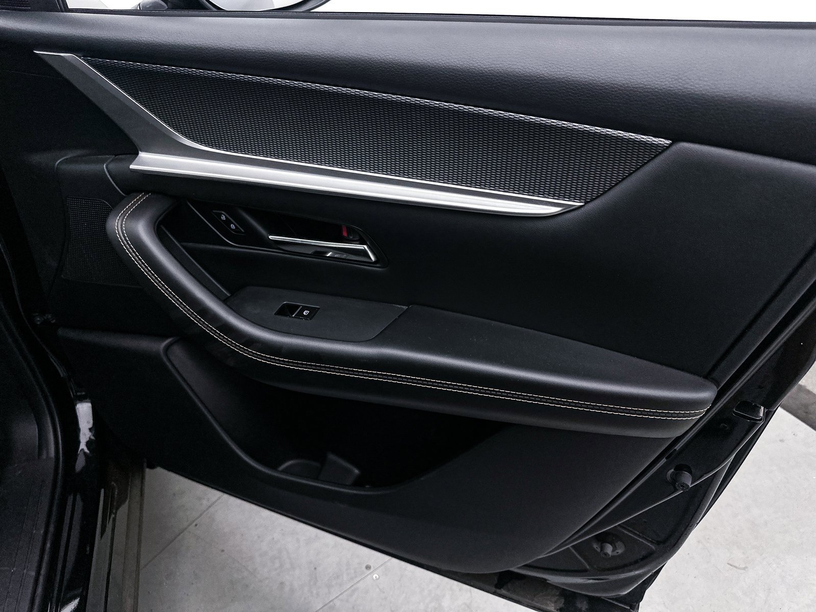 Certified 2025 MAZDA CX-70 Plug-In Hybrid w/ Premium Pkg image 29