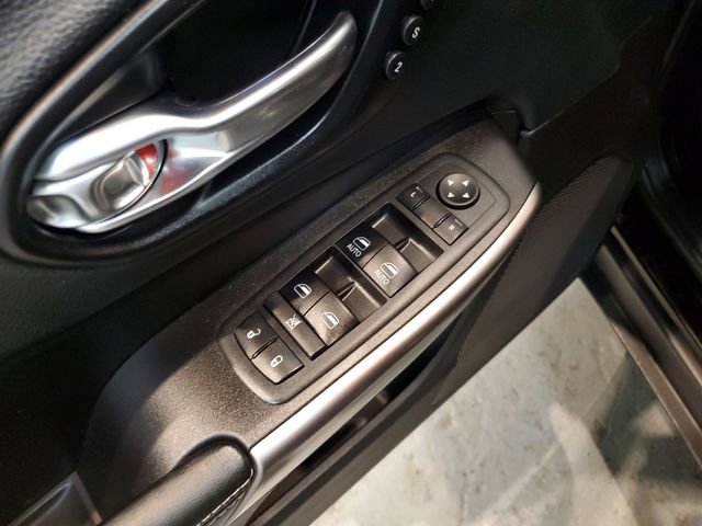 Used 2019 Jeep Cherokee Limited AWD/4WD image 12