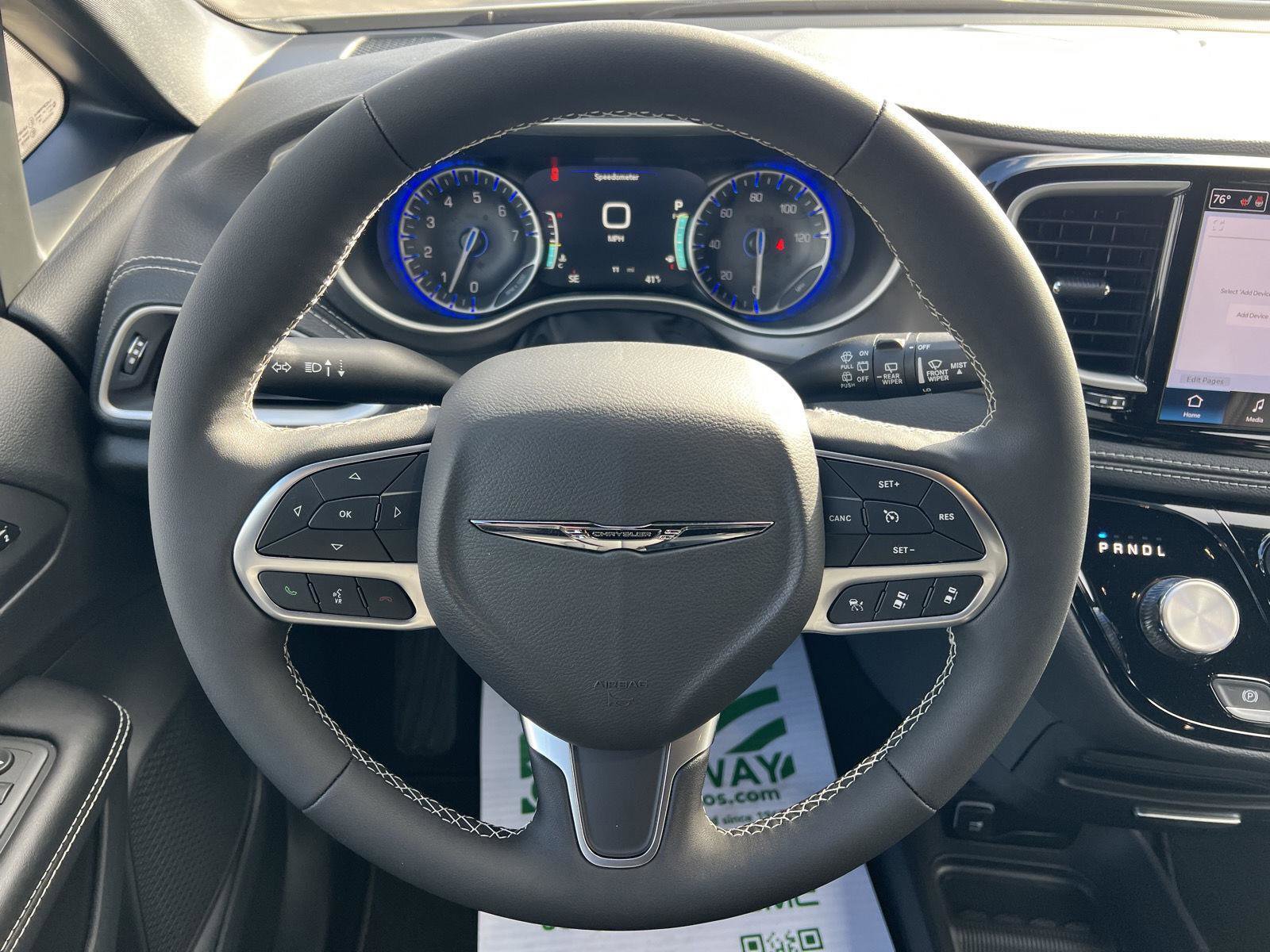 New 2026 Chrysler Pacifica Select image 20