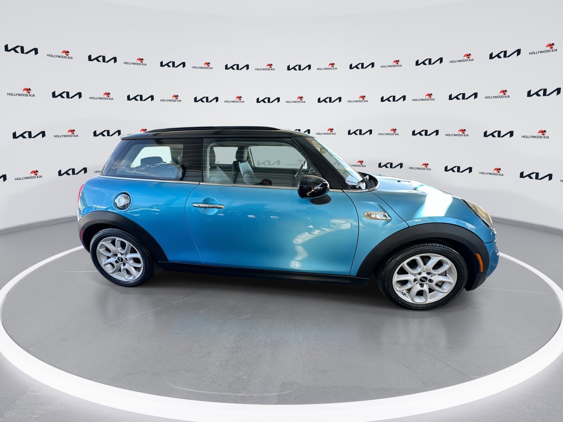 Used 2015 MINI Cooper S image 9