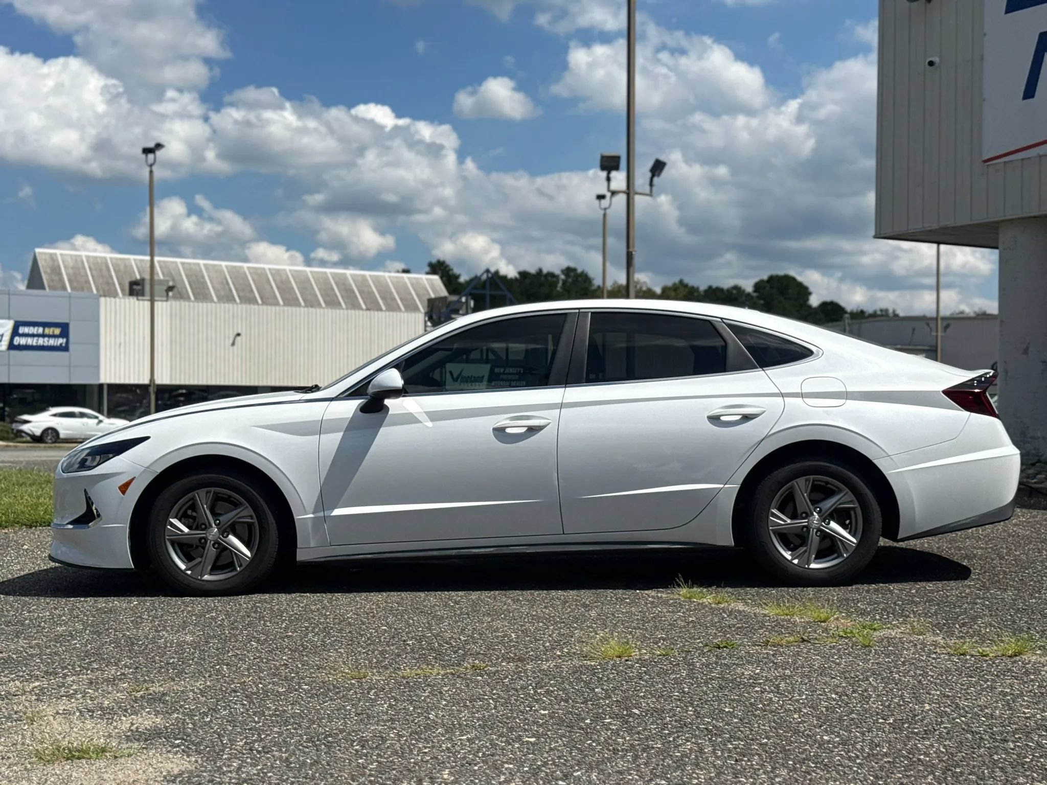 Used 2021 Hyundai Sonata SE FWD image 2