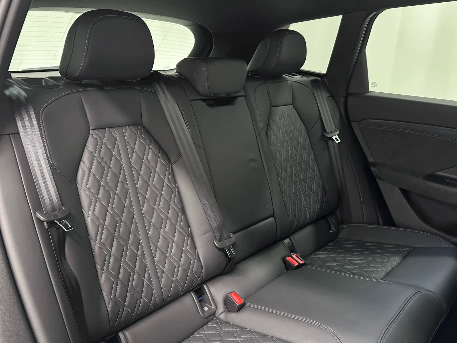 Used 2025 Audi SQ6 e-tron Prestige w/ 21" Black Optic Wheel Package image 22