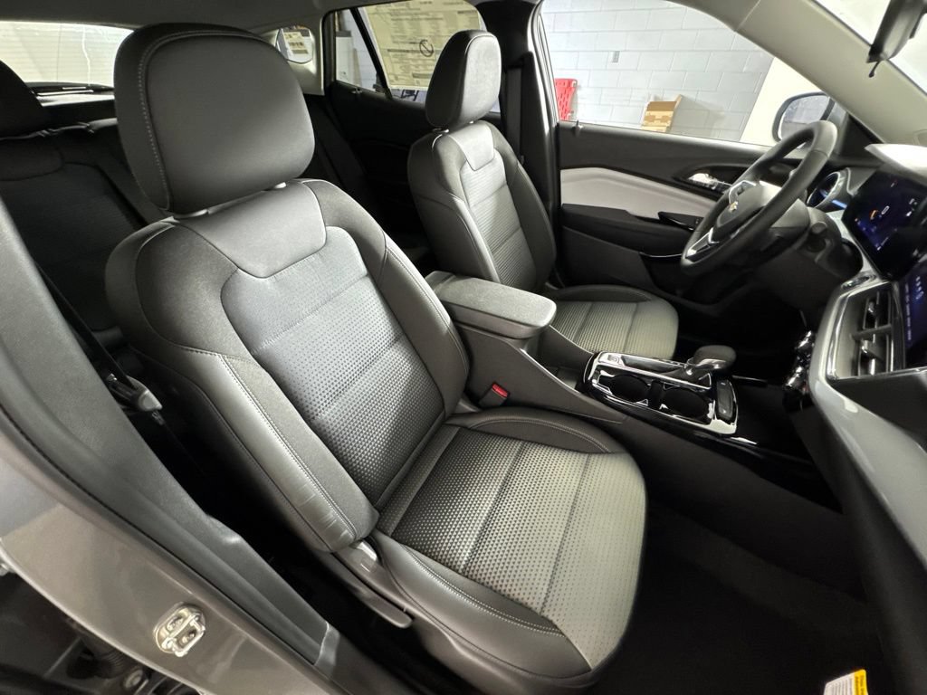New 2026 Chevrolet Trax LT w/ Driver Confidence Package FWD image 33
