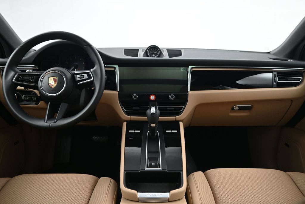 Certified 2026 Porsche Macan AWD/4WD image 9