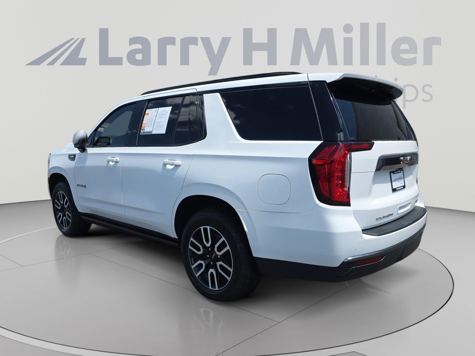 Certified 2021 GMC Yukon AT4 w/ AT4 Premium Plus Package AWD/4WD image 11