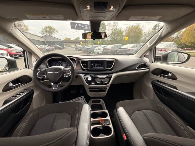 Used 2022 Chrysler Voyager LX FWD image 16