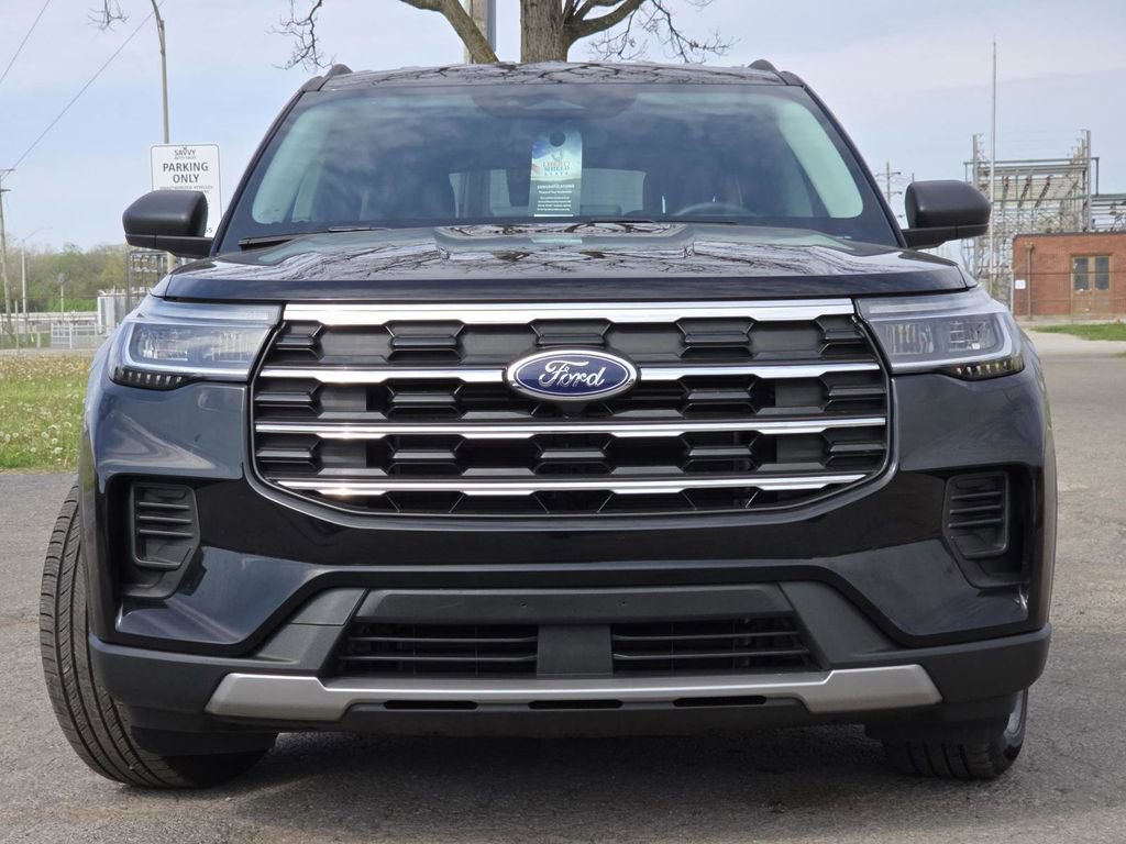 Used 2025 Ford Explorer Active RWD image 11