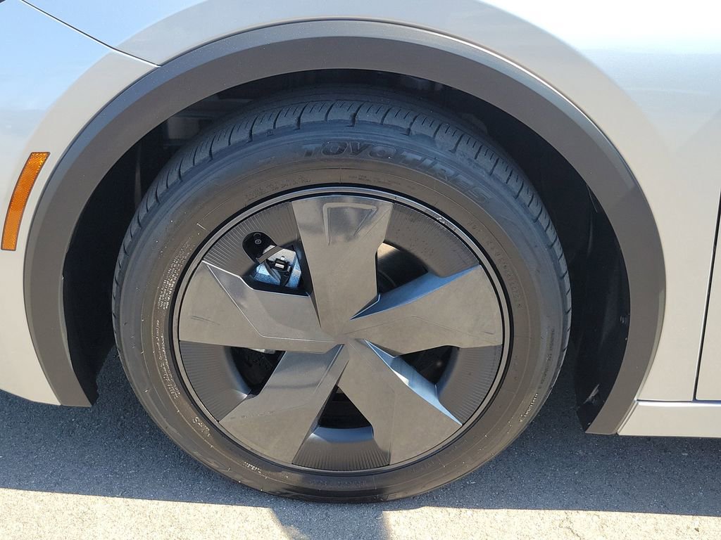 Used 2023 Toyota Prius LE image 27