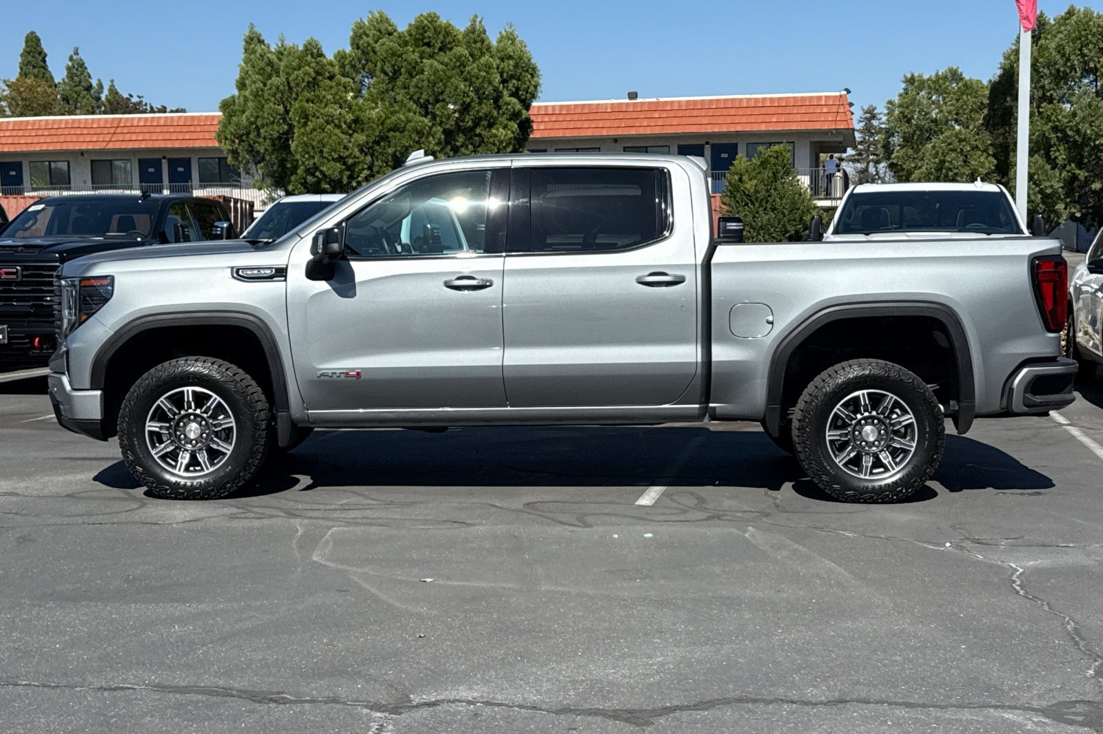 Used 2025 GMC Sierra 1500 AT4 AWD/4WD image 8