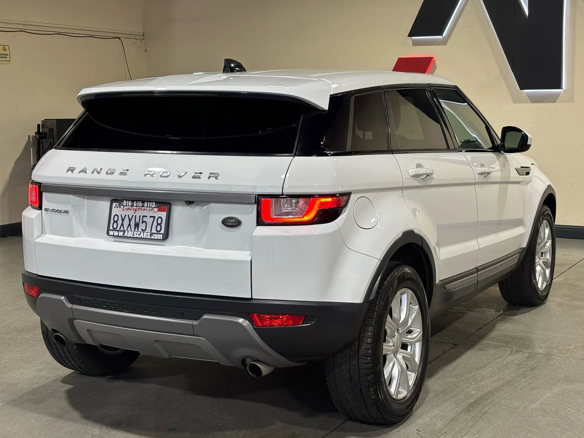 Used 2018 Land Rover Range Rover Evoque image 6