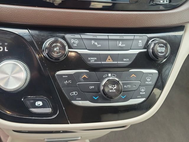 Used 2017 Chrysler Pacifica Touring-L Plus w/ Advanced Safetytec Group image 26