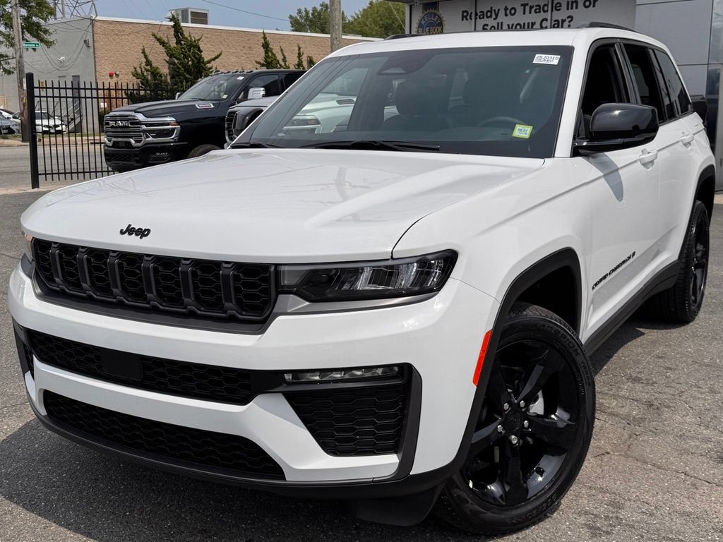 New 2026 Jeep Grand Cherokee Limited w/ Limited Altitude Package AWD/4WD image 3