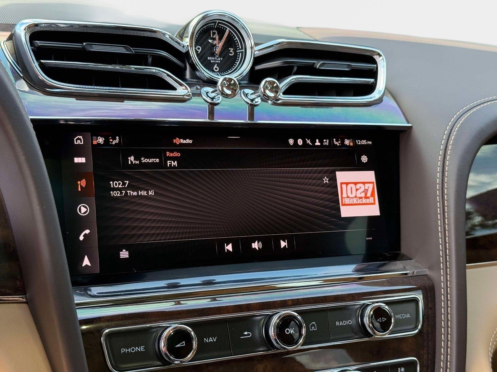 Used 2022 Bentley Bentayga image 49