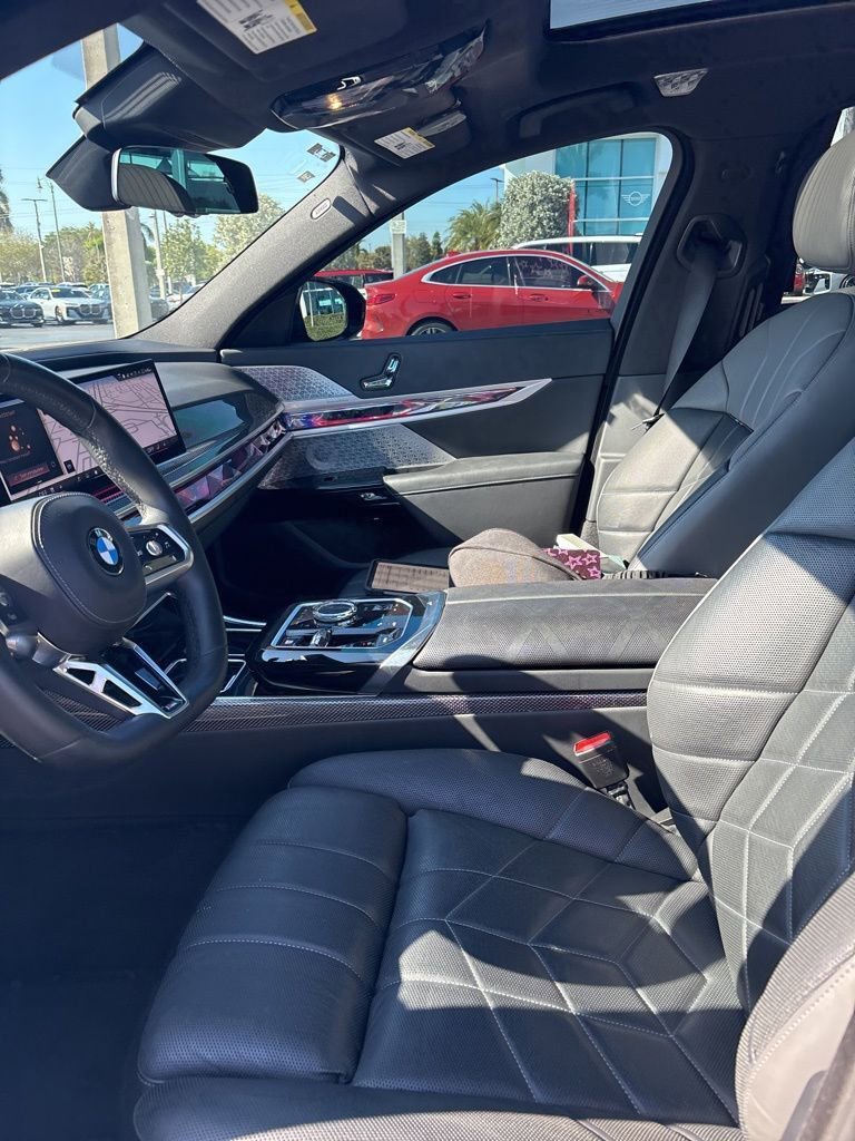 Used 2023 BMW 760i xDrive image 5