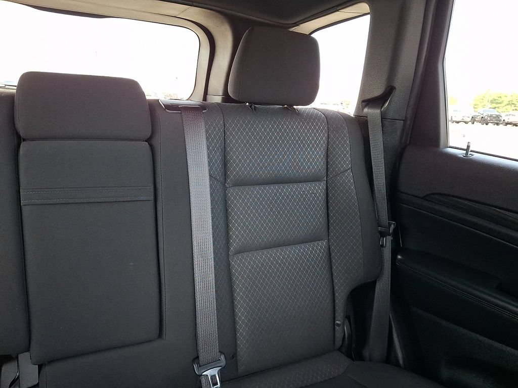 Used 2021 Jeep Grand Cherokee Laredo AWD/4WD image 21
