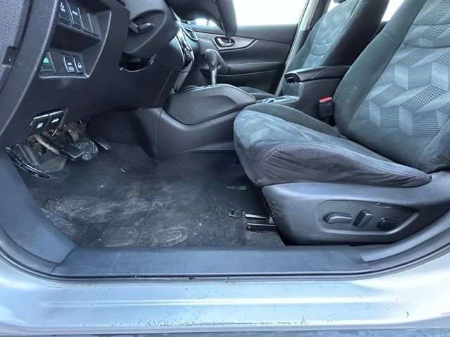 Used 2015 Nissan Rogue SV image 23