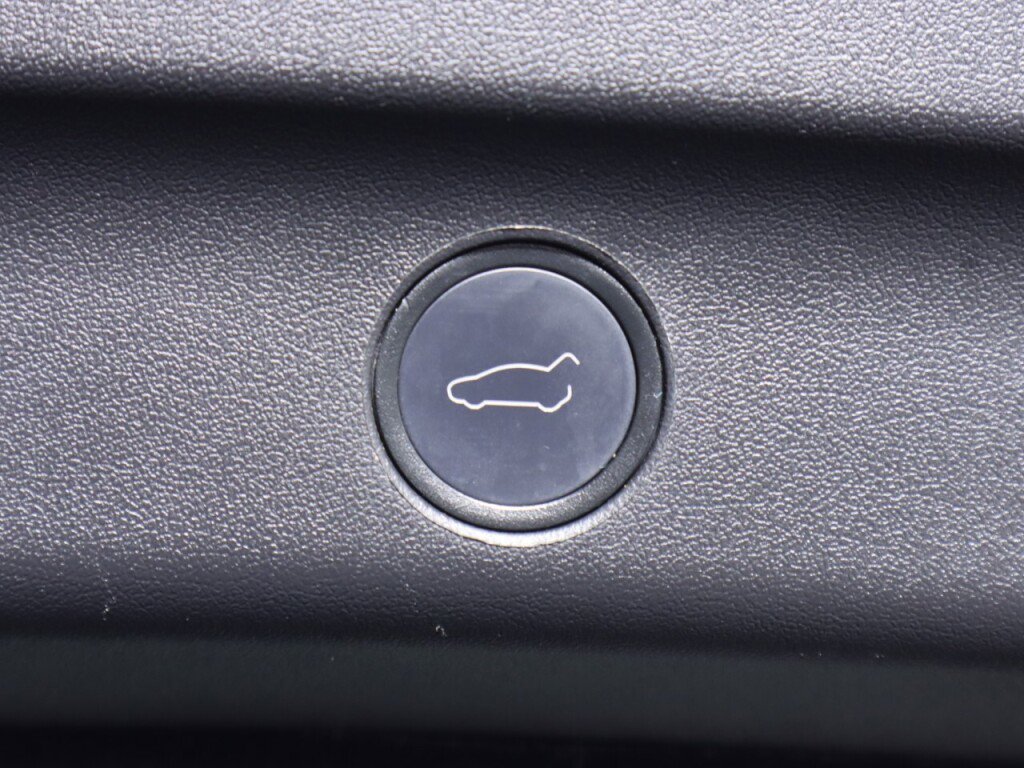 Used 2020 Tesla Model Y Long Range image 36