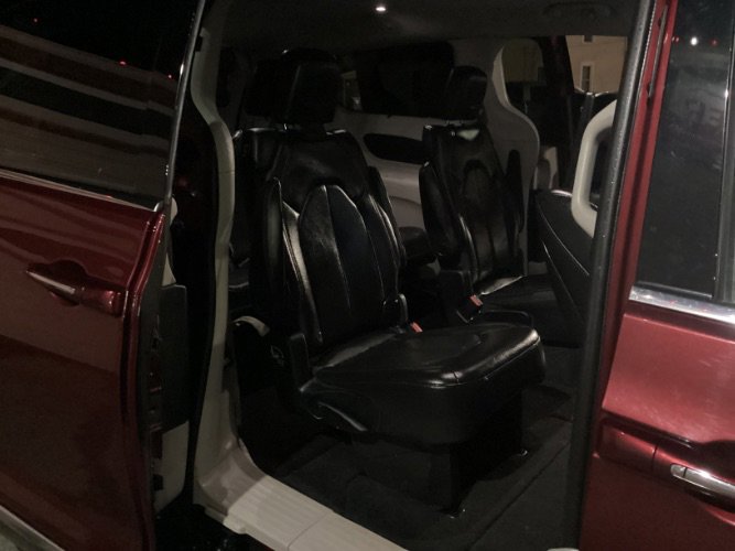 Used 2018 Chrysler Pacifica Touring-L Plus w/ Tire & Wheel Group image 5