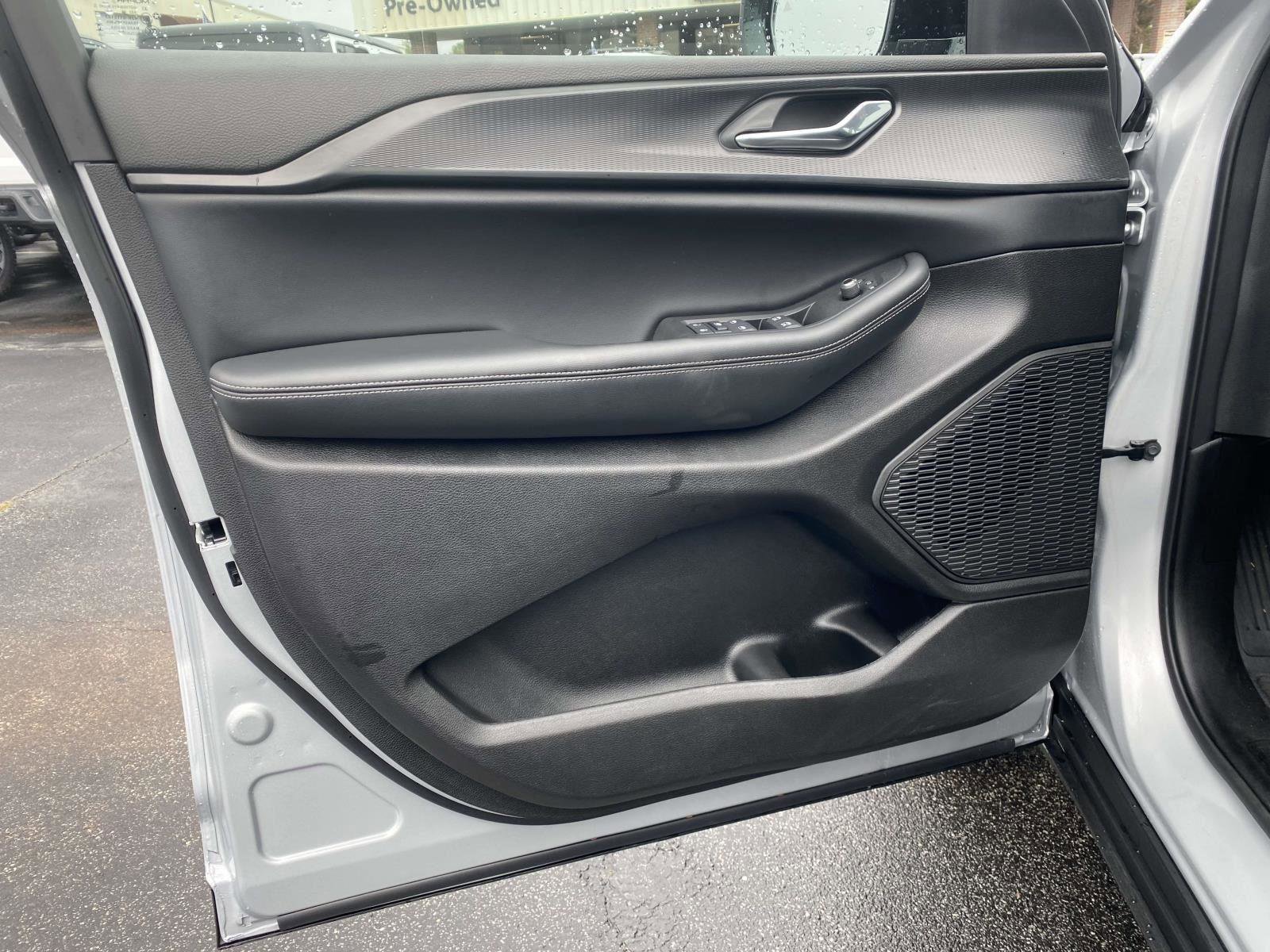 Certified 2024 Jeep Grand Cherokee Altitude image 17