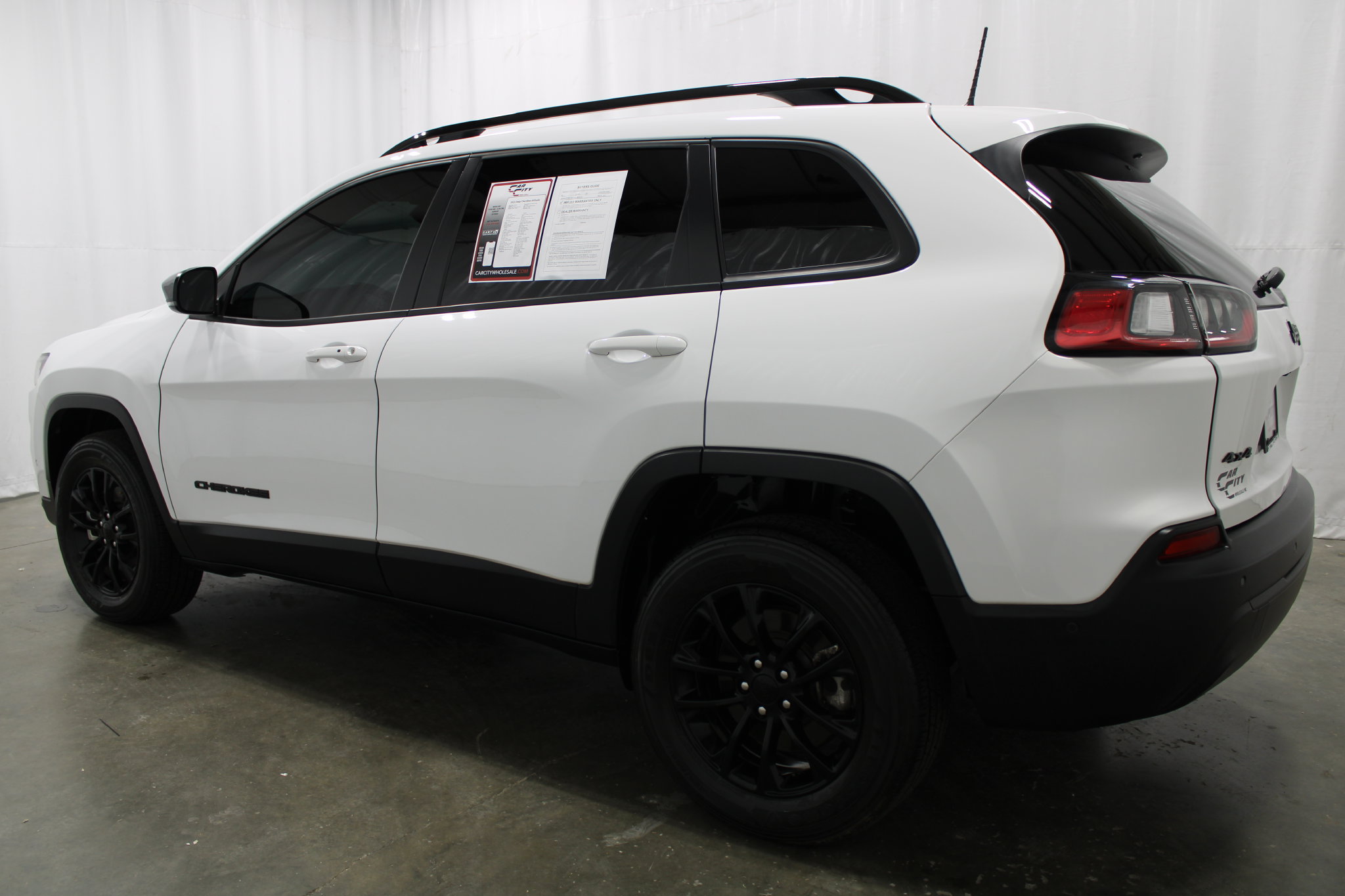 Used 2023 Jeep Cherokee Altitude Lux AWD/4WD image 8