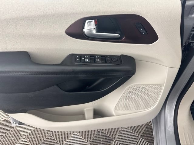 Used 2018 Chrysler Pacifica Limited FWD image 20