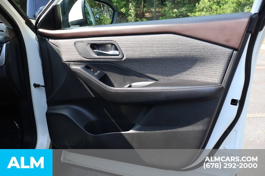 Used 2023 Nissan Rogue SV FWD image 27
