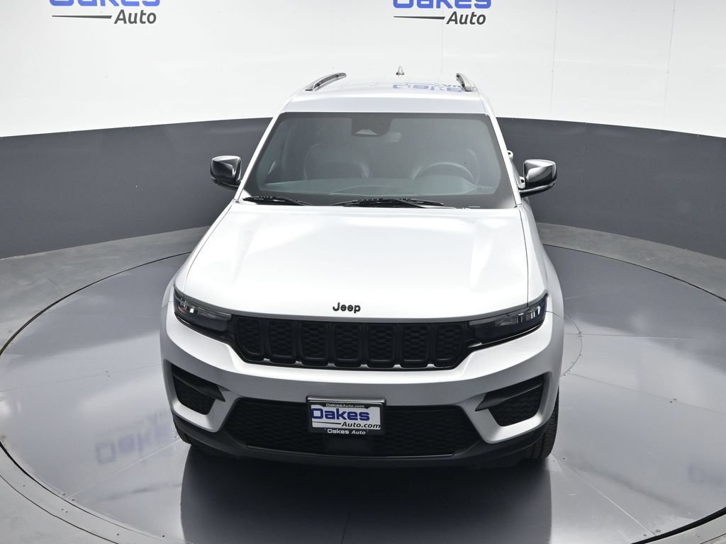 Used 2024 Jeep Grand Cherokee Altitude RWD image 45