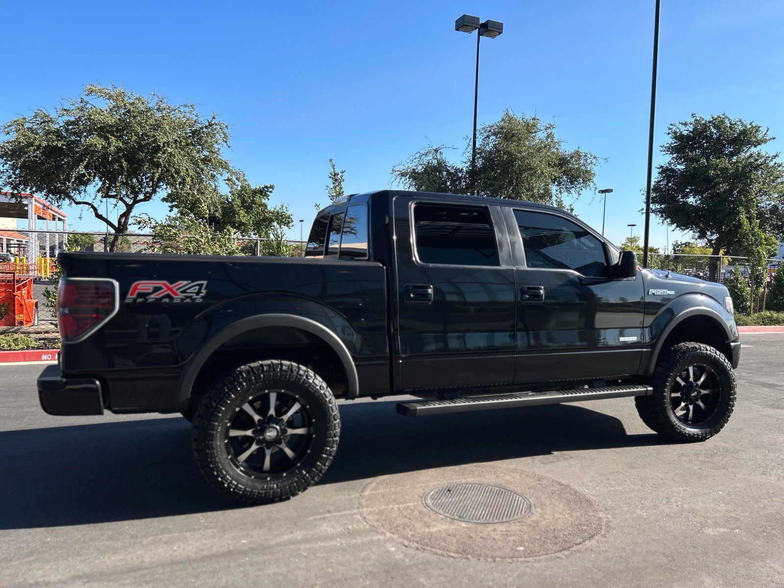 Used 2014 Ford F150 FX4 w/ Equipment Group 402A Luxury AWD/4WD image 10