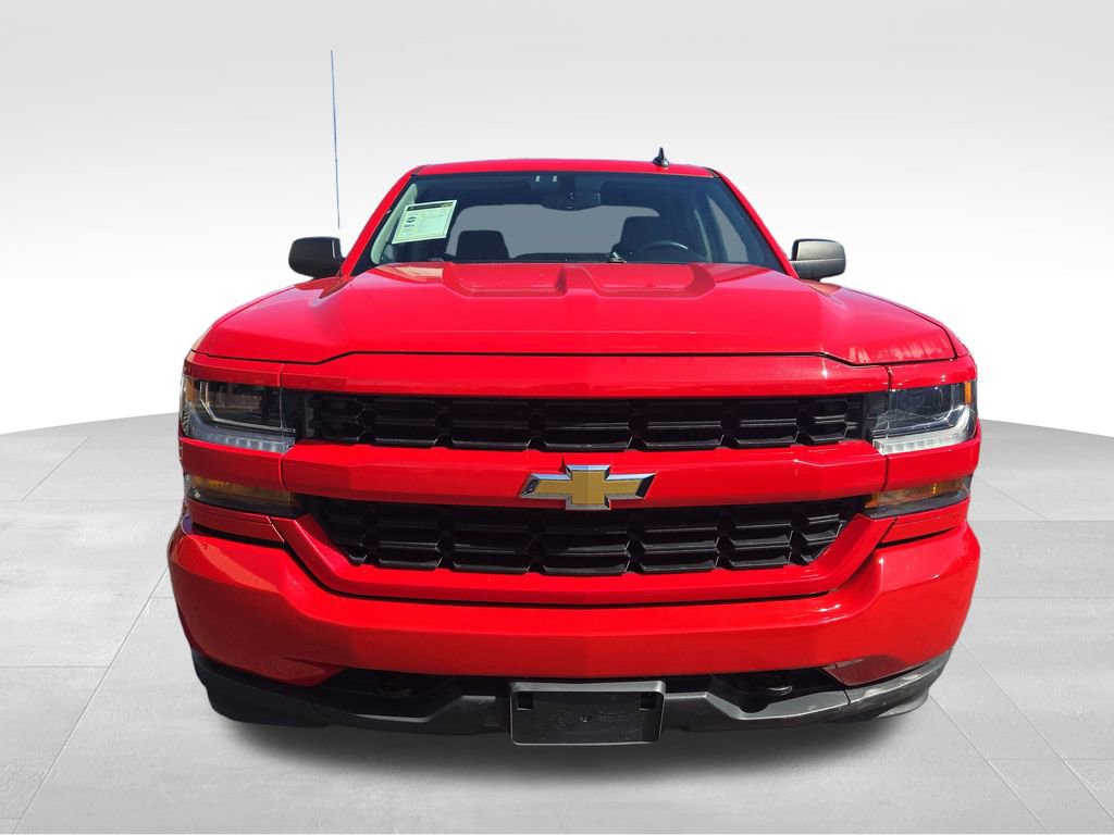 Used 2019 Chevrolet Silverado 1500 Custom w/ Custom Convenience Package AWD/4WD image 9