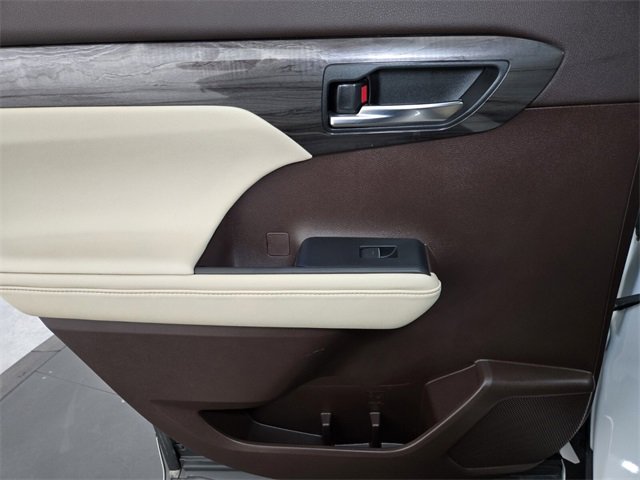 Used 2020 Toyota Highlander Limited Platinum image 20