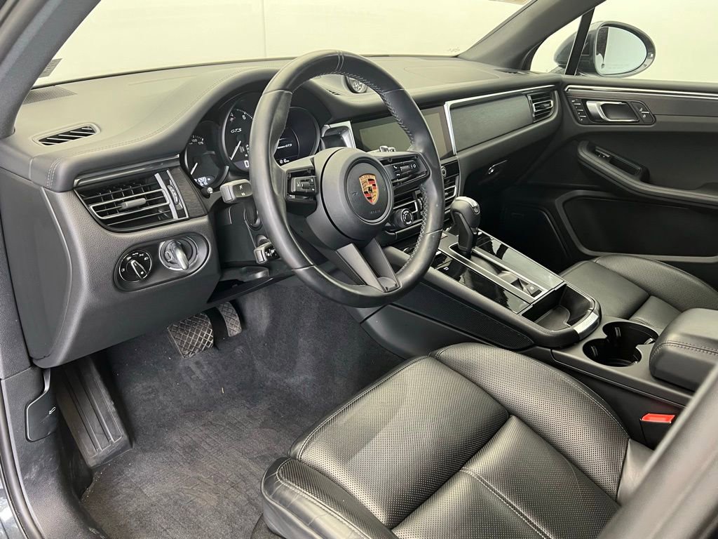 Used 2023 Porsche Macan GTS image 4