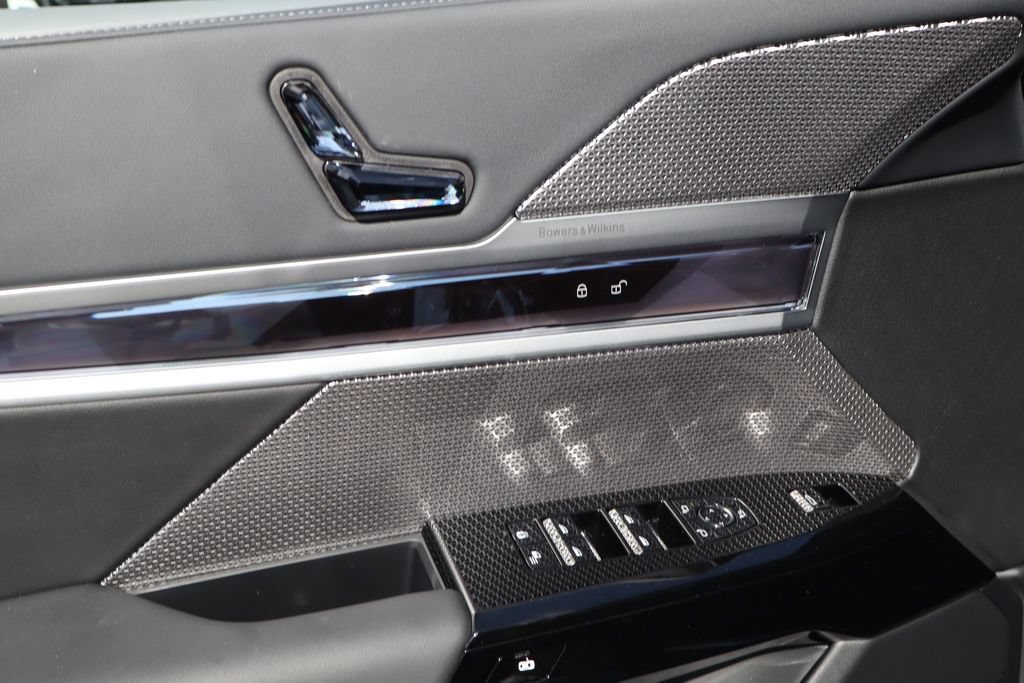 Used 2026 BMW 740i w/ Premium Package RWD image 18