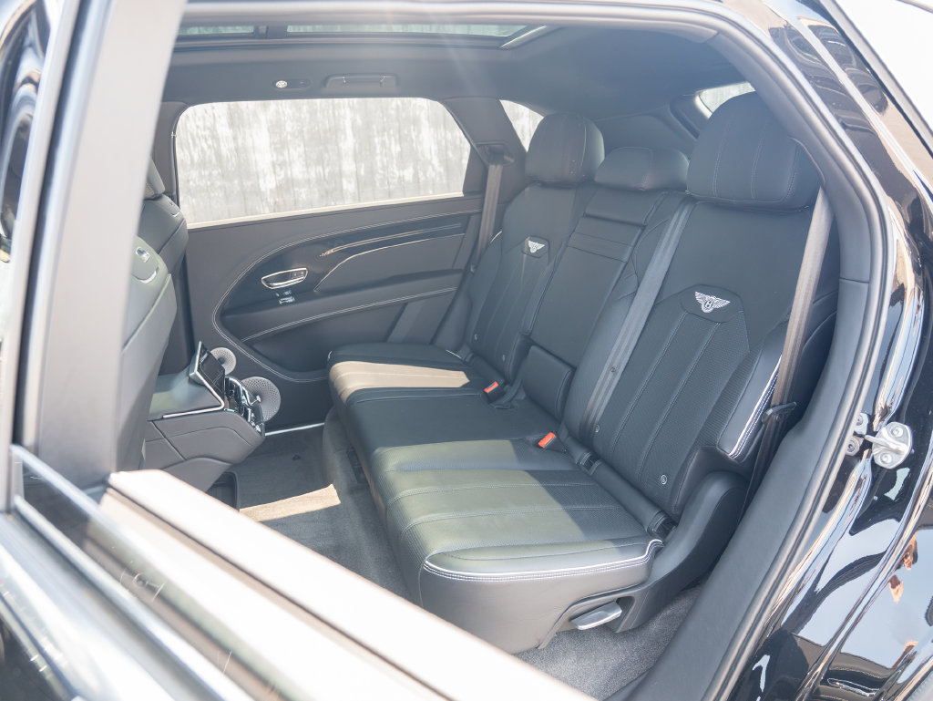 Used 2024 Bentley Bentayga Extended Wheelbase AWD/4WD image 36